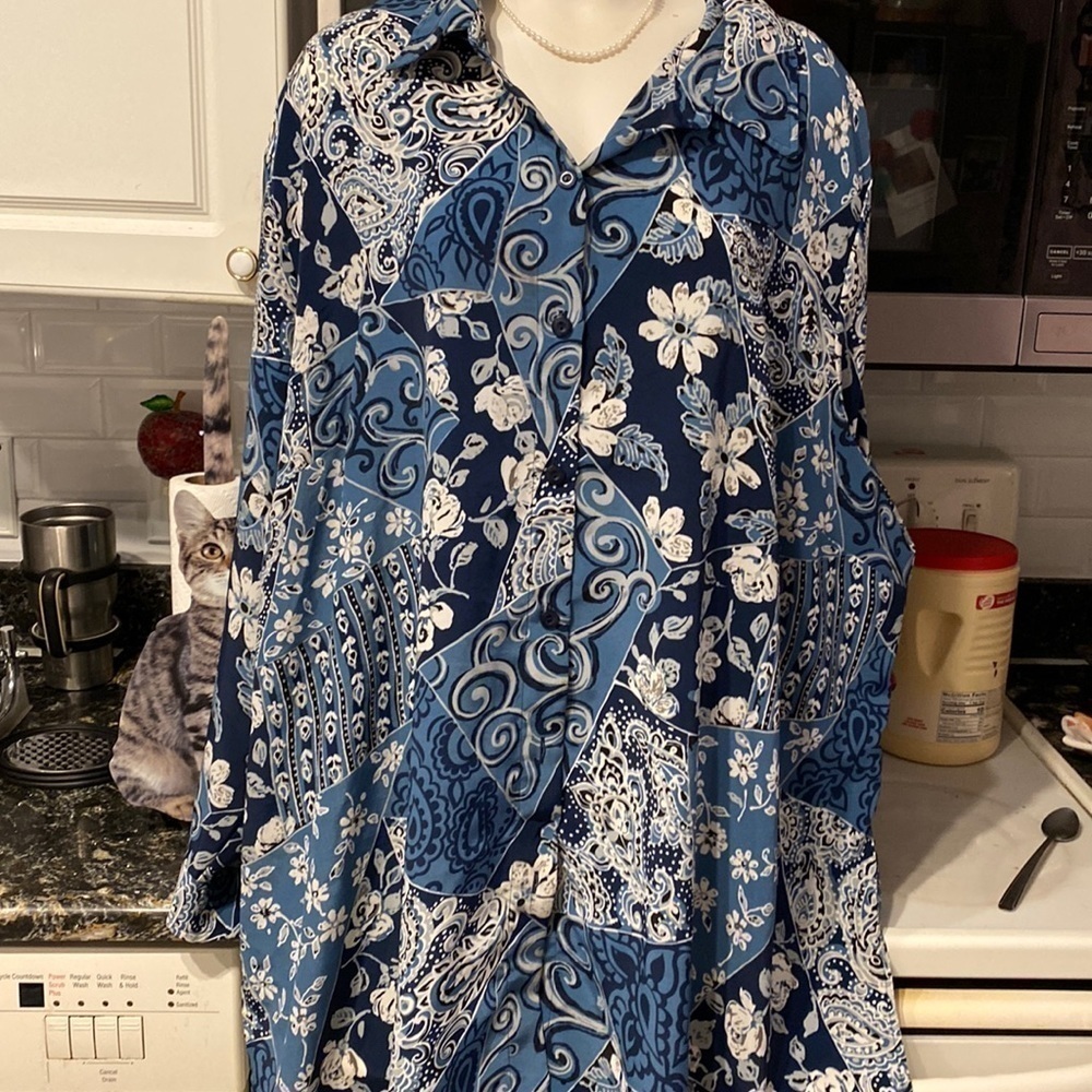M womens Brylane blue button front long sleeves plus size blouse 32W. EUC